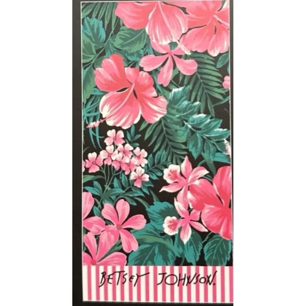BETSEY JOHNSON BEACH TOWEL- Floral